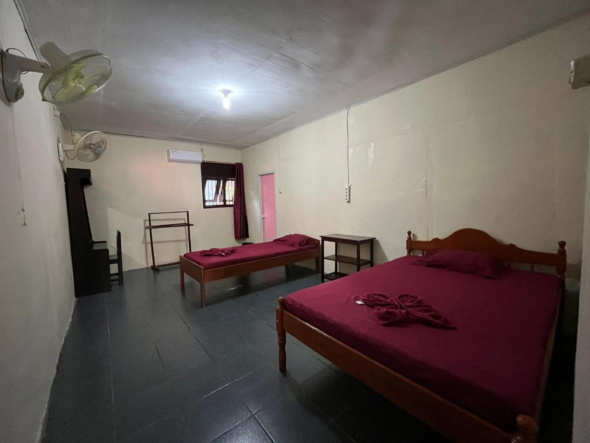 El Homestay Bunaken Esterno foto